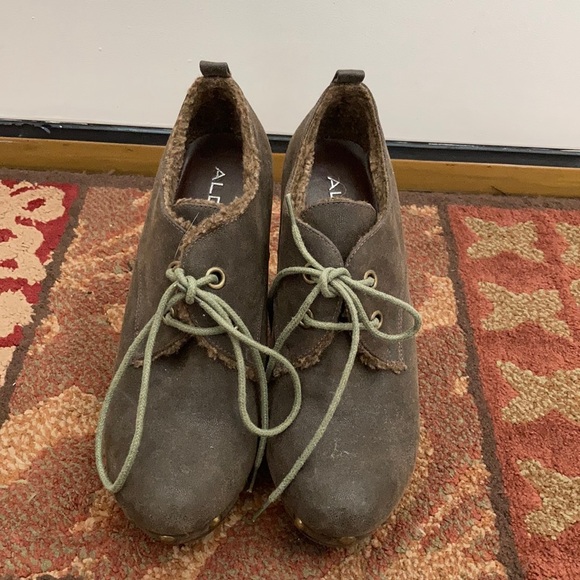 Heels - Picture 2 of 3